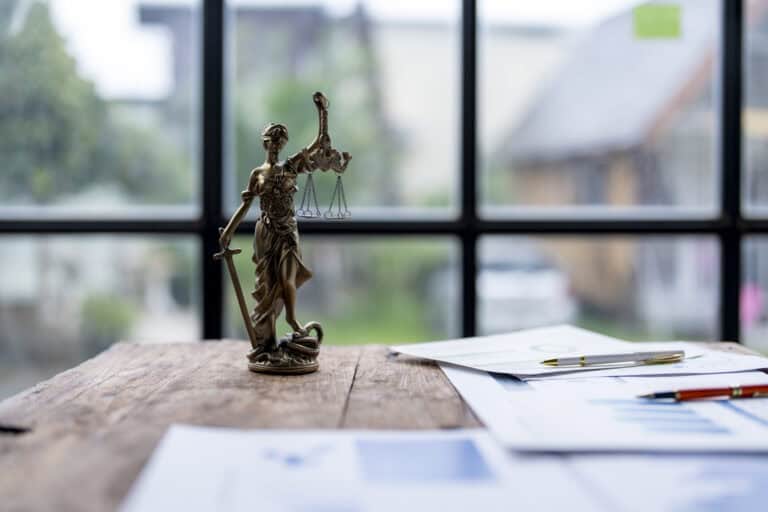 Lady Justice statue symbolizing personal injury lawsuit and car accident compensation